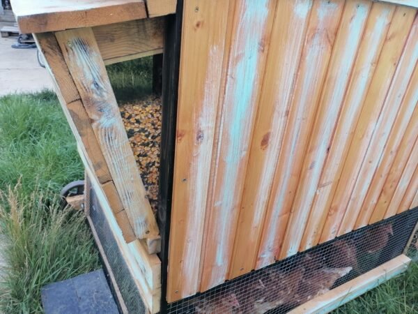 automatic wood chicken feeder